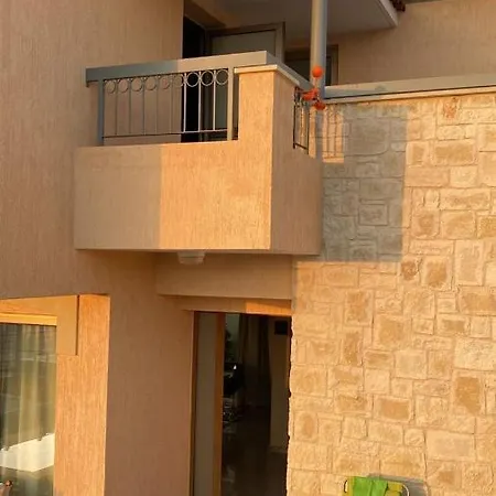 Beautiful 2-bedroom With Infinity Pool Villa